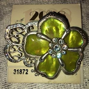 Vintage Flower Brooch / Green Gemstone / Silver Outline & Rhinestones